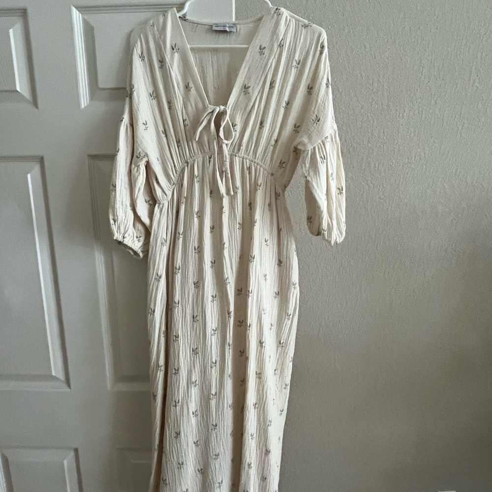 Elegant Cream Floral Maxi Dress
